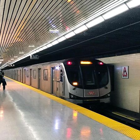 Executive Room In Toronto Next To Yorkdale Shopping Centre المظهر الخارجي الصورة