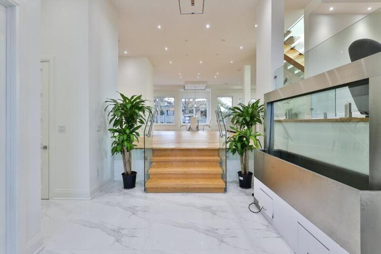 Executive Room In Toronto Next To Yorkdale Shopping Centre المظهر الخارجي الصورة