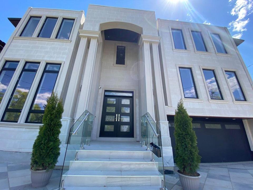 Executive Room In Toronto Next To Yorkdale Shopping Centre المظهر الخارجي الصورة
